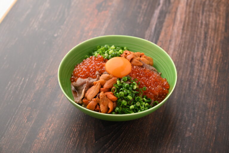 贅沢炊き込みご飯 ～とろける和牛・濃厚うに・黄金