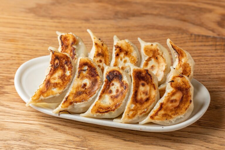肉汁あふれる焼き餃子を好きなだけ楽しむ食べ放題プ